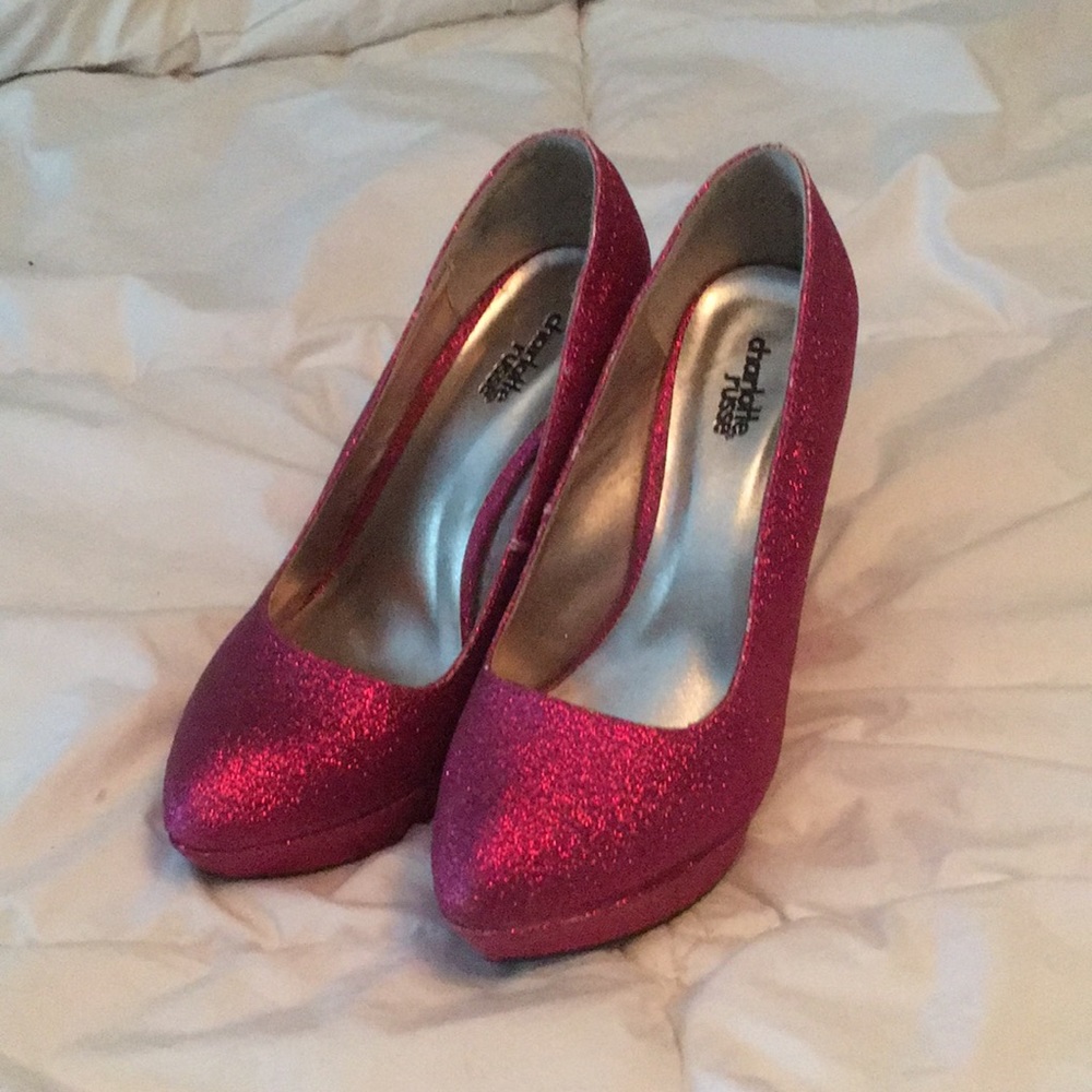 Size 8 pink glitter wedges